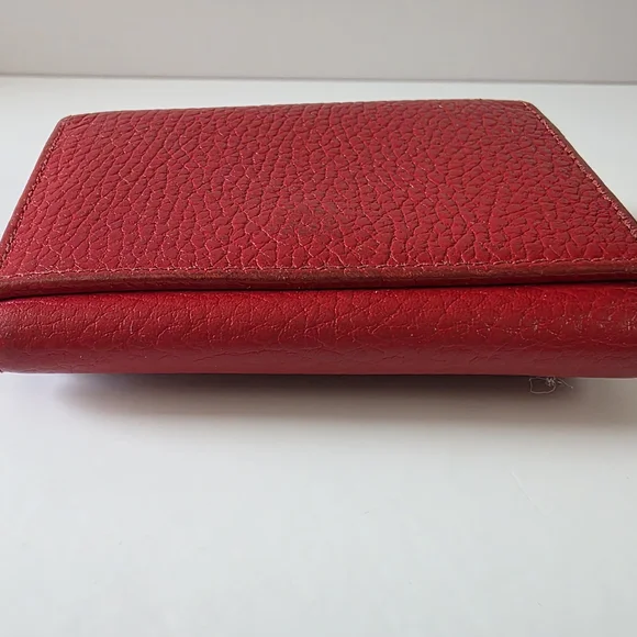 SOLD Gucci GG Marmont Red Pebbled Leather Trifold Wallet – Entrupy Authenticated - Picture 8 of 12